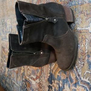 Born booties Leather 8 outback slicker style suede